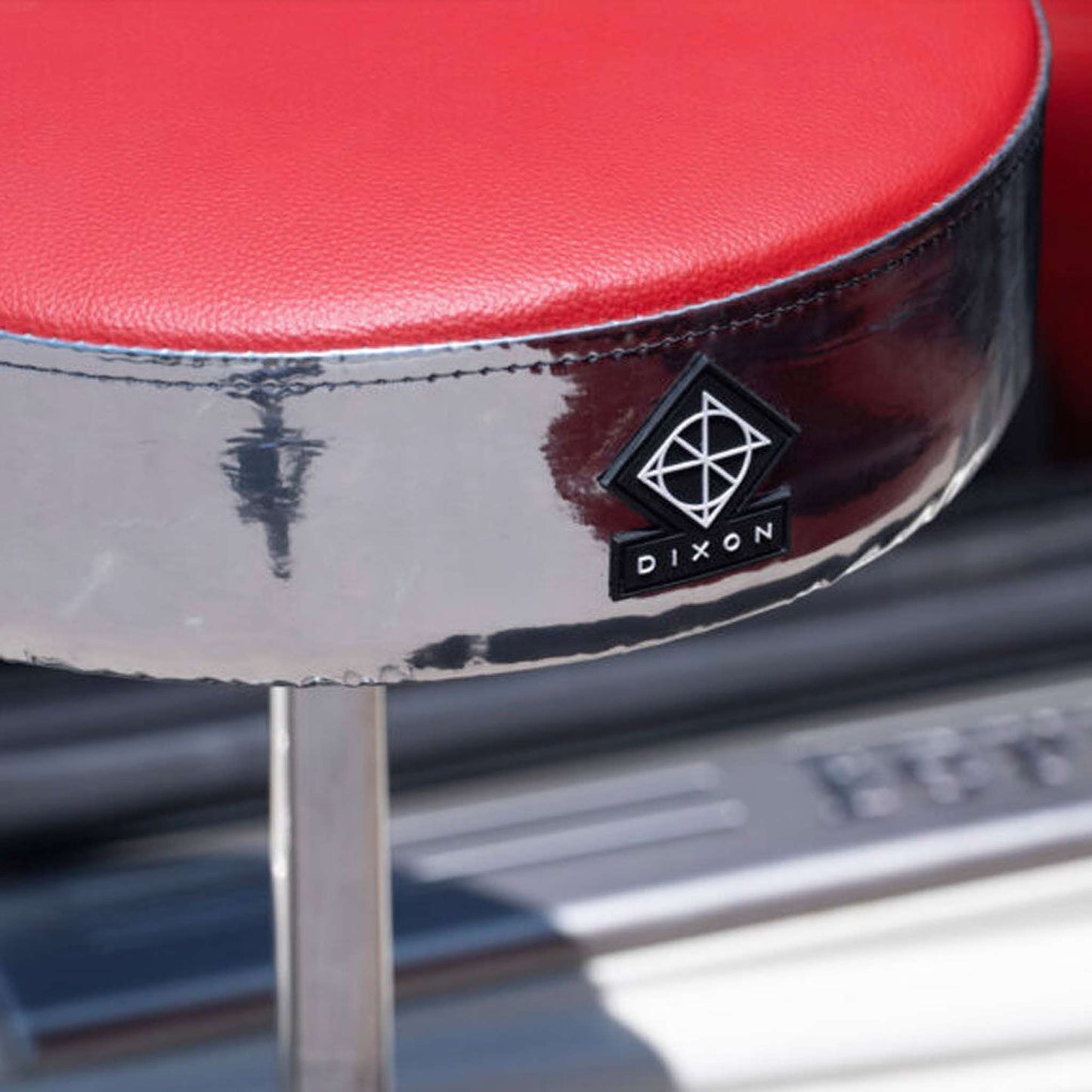 Dixon Double BracedDrum Throne - Metallic Finish / Red Top