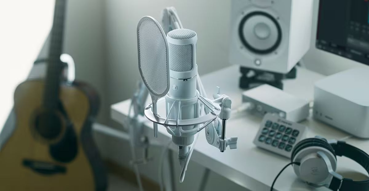 Yamaha YCM705 Condenser Microphone w/Shock Mount & Pop Filter - White