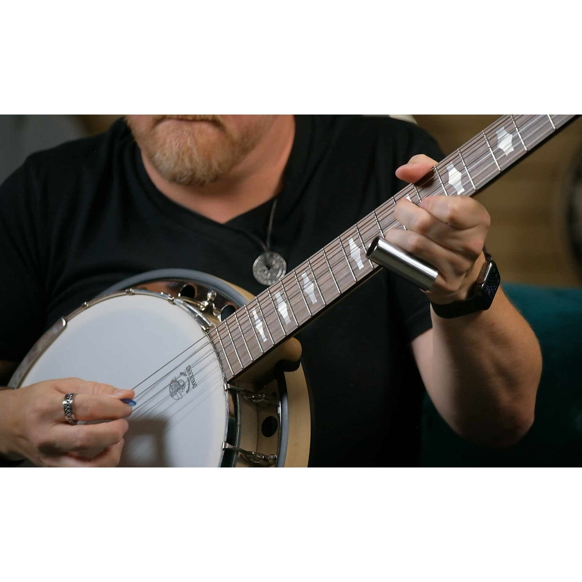 Fender, Washburn, Martinez, J. Reynolds Brands Banjos with Resonators & Sunburst Design