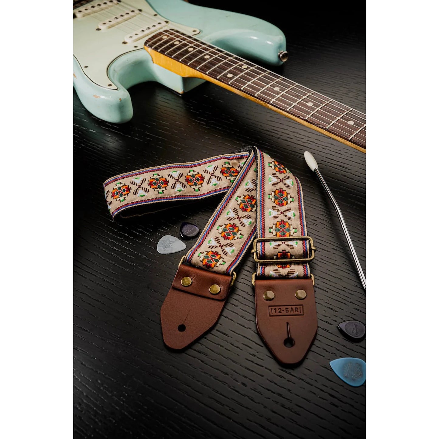 12 Bar Sandy Cape Strap